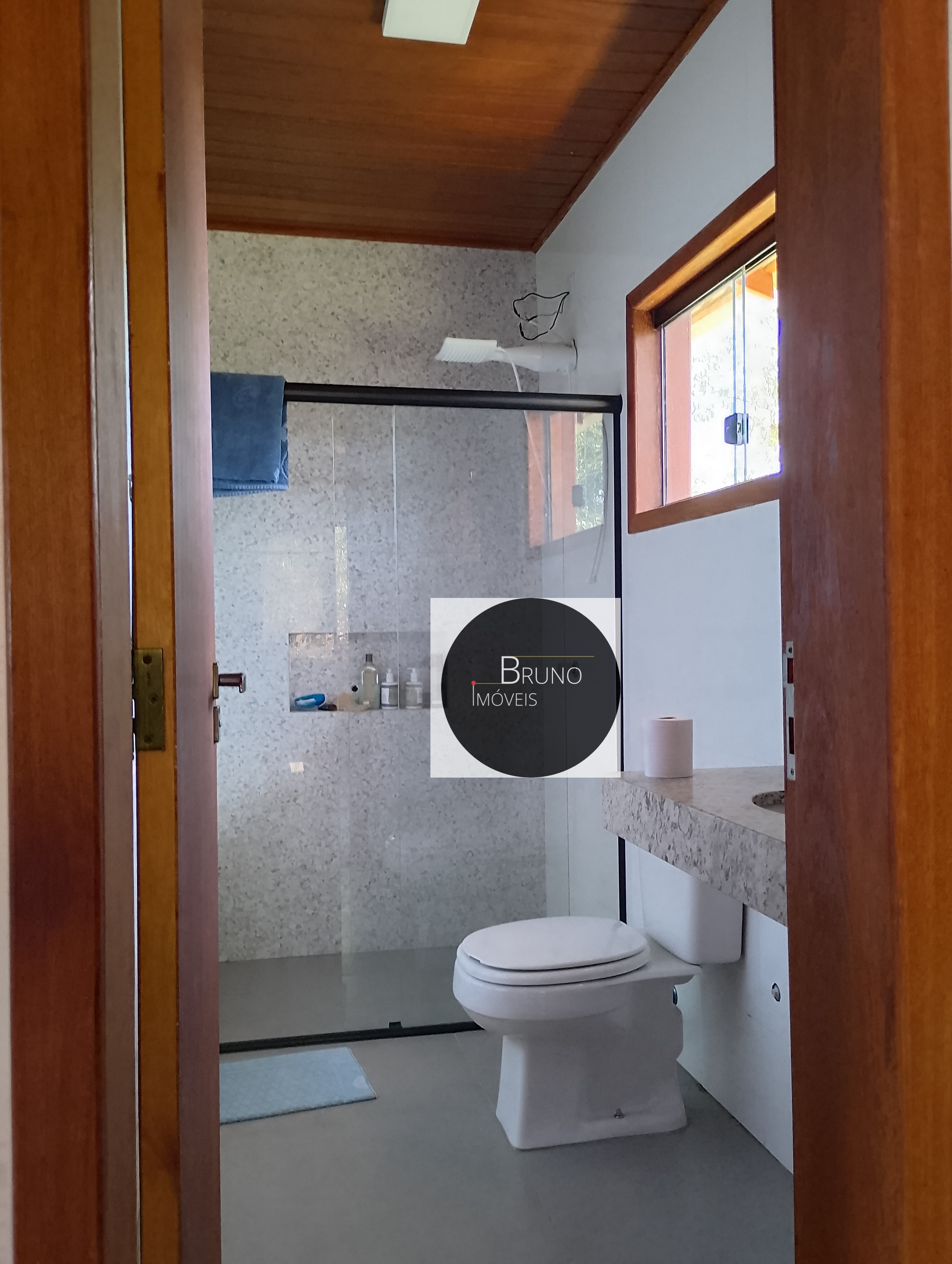 Cód.:48 - BELA CASA DE MADEIRA Á VENDA - MATOZINHOS - MG