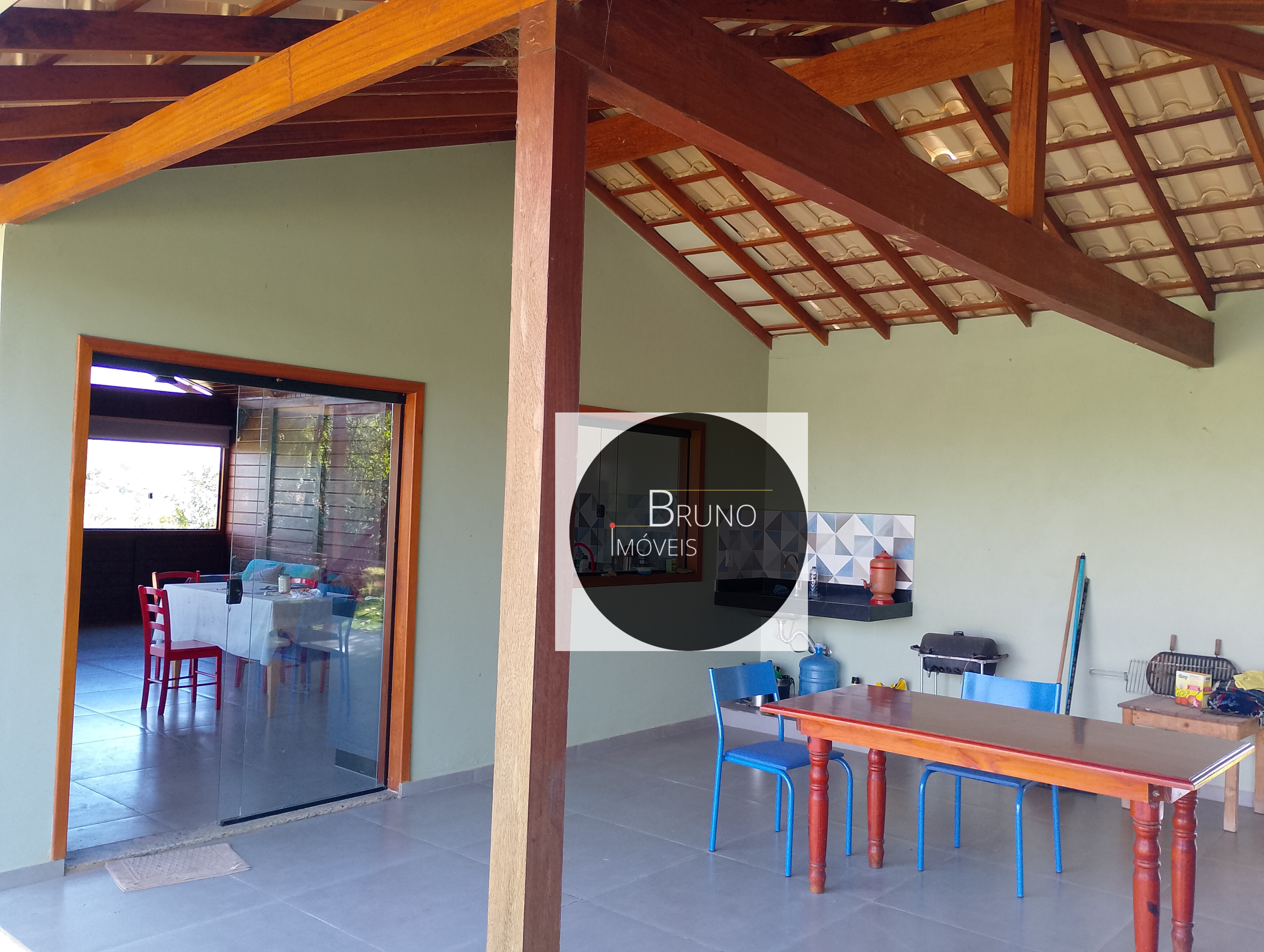 Cód.:48 - BELA CASA DE MADEIRA Á VENDA - MATOZINHOS - MG