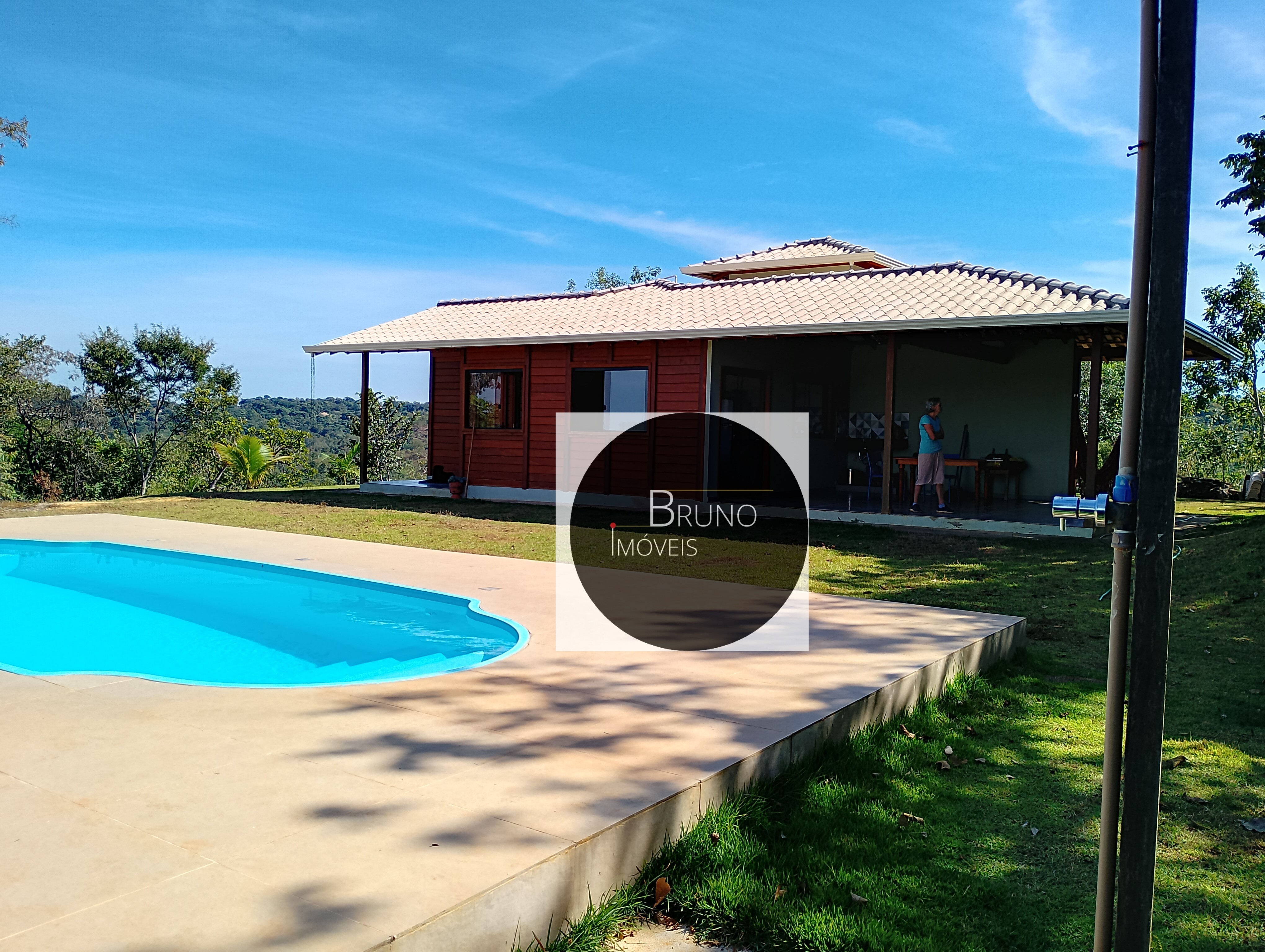 Cód.:48 - BELA CASA DE MADEIRA Á VENDA - MATOZINHOS - MG