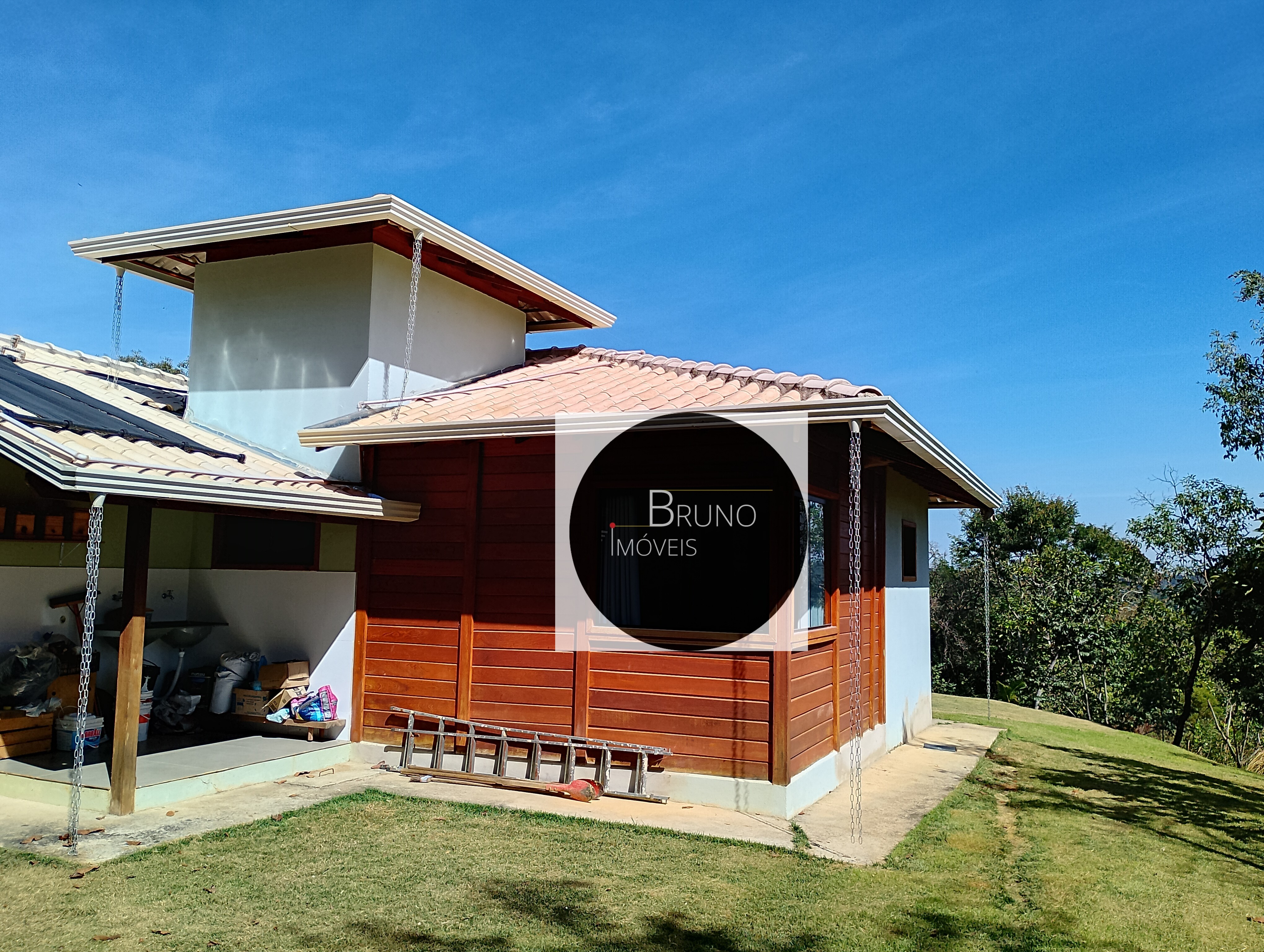 Cód.:48 - BELA CASA DE MADEIRA Á VENDA - MATOZINHOS - MG